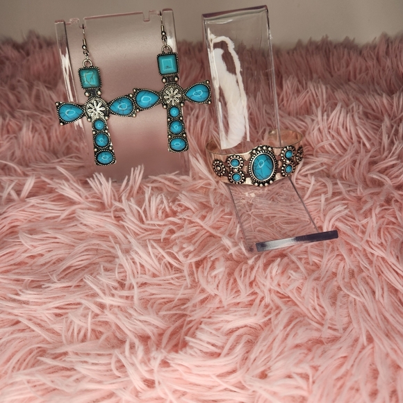 Silvertone cuff bracelet & matching cross earrings set (P4) - Picture 2 of 8